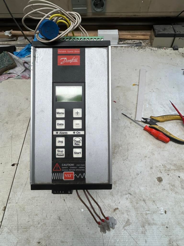 Omron/ Danfoss VLT frequentieregelaar, Hobby en Vrije tijd, Elektronica-componenten, Gebruikt, Ophalen of Verzenden