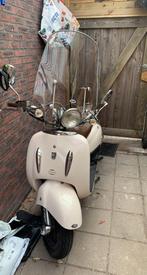 BTC Grande retro scooter, Fietsen en Brommers, Benzine, Maximaal 45 km/u, 50 cc, Zo goed als nieuw