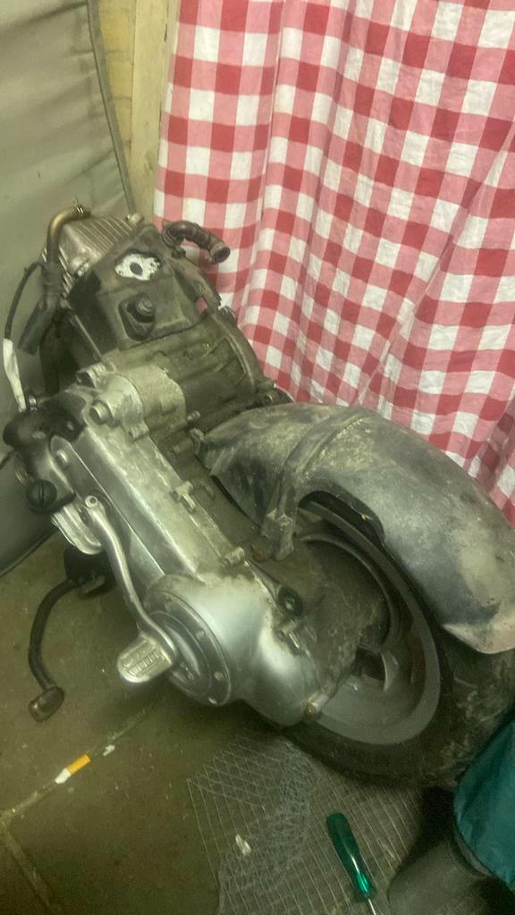 Piaggio 4takt blok in onderdelen te koop, Fietsen en Brommers, Scooters | Piaggio, Gebruikt, Zip, Maximaal 45 km/u, Benzine, Ophalen of Verzenden