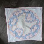 Tafelkleed, handgeborduurd, vintage, Antiek en Kunst, Antiek | Kleden en Textiel, Ophalen of Verzenden