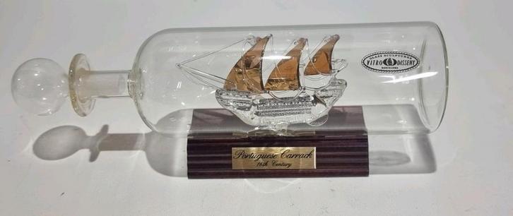 Glazen scheepsmodel in fles Portuguese Carrack 16th Century, Antiek en Kunst, Antiek | Glas en Kristal, Ophalen of Verzenden