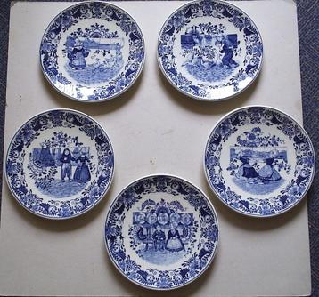 5 wandborden oudhollandse motieven. Petrus Regout. € 10,-/st beschikbaar voor biedingen