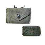 WWII US First Aid Pouch With Tin, Verzamelen, Militaria | Tweede Wereldoorlog, Ophalen of Verzenden, Landmacht, Amerika