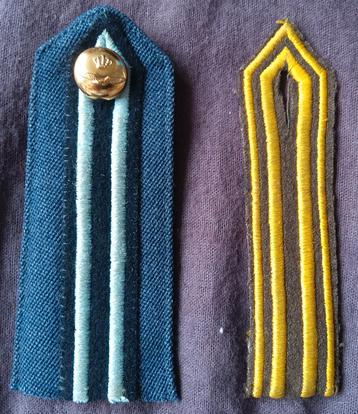 Twee onderscheidingstekens militaire muziek. beschikbaar voor biedingen