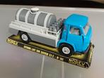 Prachtige oude Norev Renault Saviem tankwagen, Hobby en Vrije tijd, Modelauto's | 1:43, Ophalen of Verzenden, Zo goed als nieuw