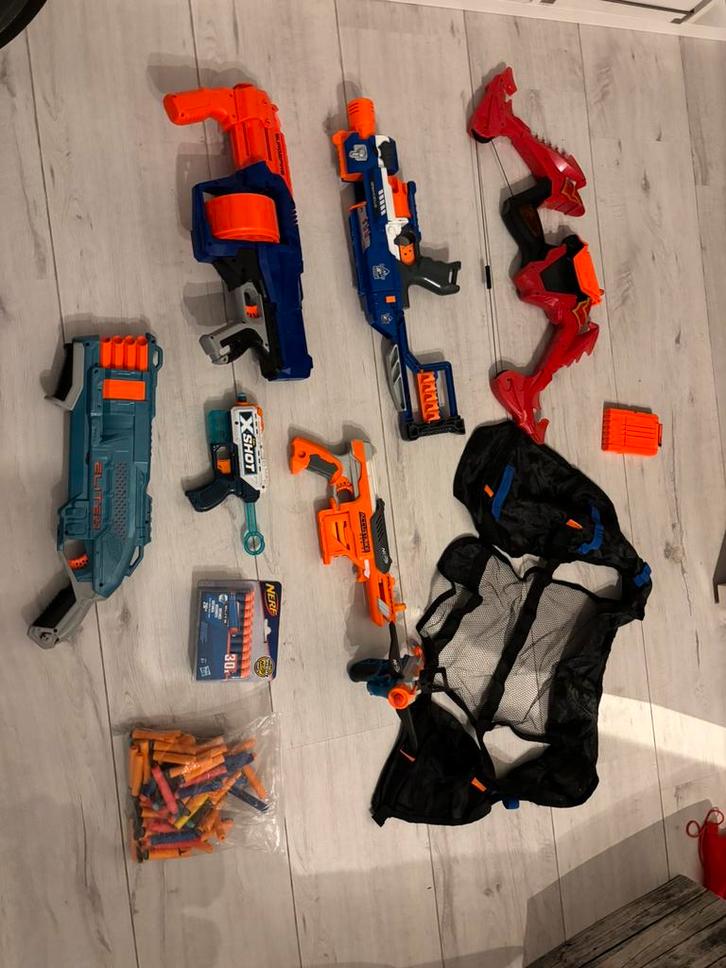 NERF geweren NERF boog met vest, pijltjes & accessoires, Kinderen en Baby's, Speelgoed | Buiten | Actiespeelgoed, Zo goed als nieuw