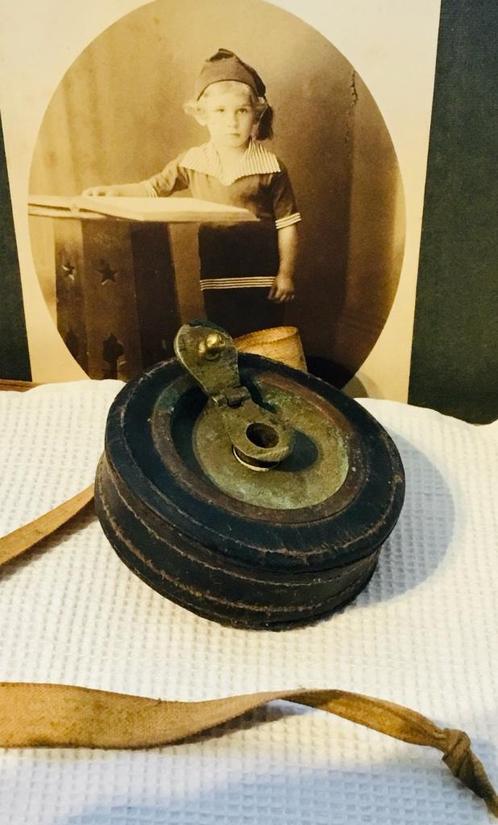 brocante meetlint, lederen etui, Antiek en Kunst, Curiosa en Brocante, Verzenden