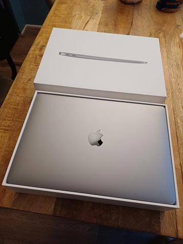 MacBook Air Retina 13” (2020) – i5 / 8GB / 512GB SSD – doos beschikbaar voor biedingen