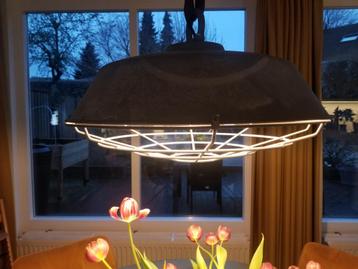 TE KOOP: HANGLAMP MET INDRUSTRIËLE LOOK VOOR 35 EURO