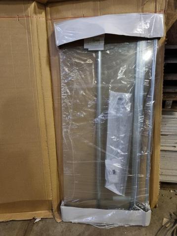 Douchewand en deur beschikbaar voor biedingen