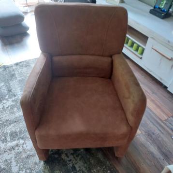 4 prachtige stoelen alle voorzien van wieltjes  beschikbaar voor biedingen