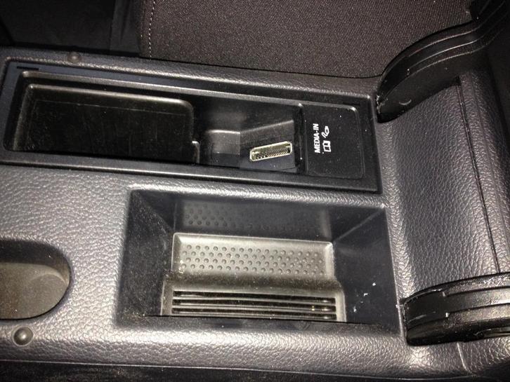 VW USB-besturingseenheid / iPod-aansluiting, Auto diversen, Overige Auto diversen, Ophalen of Verzenden