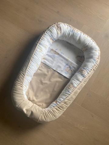 NIEUW! Babynestke incl. dekentje en matrasje beschikbaar voor biedingen