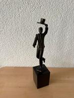 Bronzen beeld van Rob Verhoeven: Chapeau, Ophalen of Verzenden