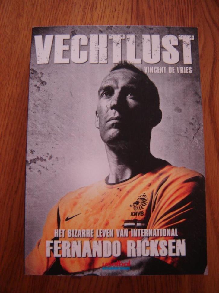 Vechtlust Fernando Ricksen / Vincent de Vries (2013), Boeken, Biografieën, Zo goed als nieuw, Sport, Ophalen of Verzenden