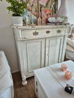 Antieke meidenkast met lade, Ophalen