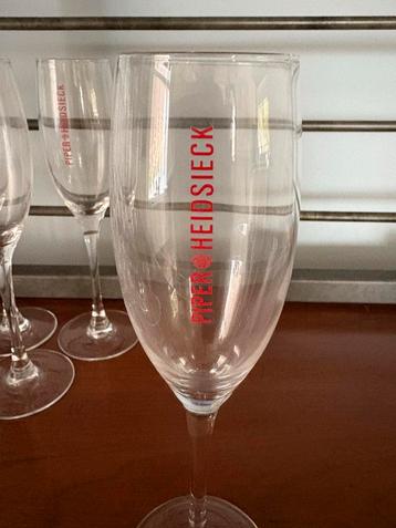 13 Piper Heidsieck Champagne Flutes - Als Nieuw! beschikbaar voor biedingen