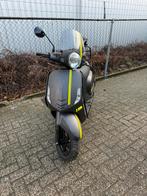IVA lUX 50 motor defect, mooie nette scooter, Fietsen en Brommers, Snorfietsen en Snorscooters, Overige merken, Gebruikt, Ophalen of Verzenden