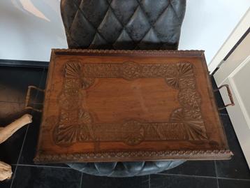 Massief eiken dienblad met houtsnijwerk  beschikbaar voor biedingen