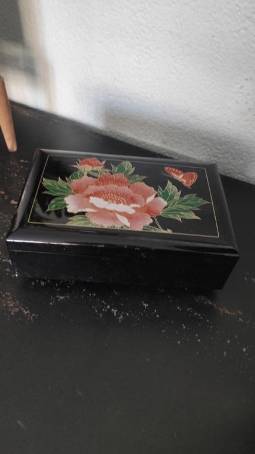 Vintage sieradendoosje zwart roze bloemen vlinder, Huis en Inrichting, Woonaccessoires | Overige, Gebruikt, Ophalen of Verzenden