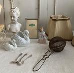 Brocante borstbeeldje - fotolijstjes - lampenkap, Antiek en Kunst, Ophalen of Verzenden