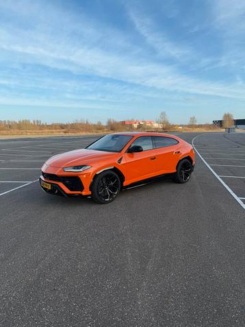 Lamborghini Urus huren als trouwauto beschikbaar voor biedingen