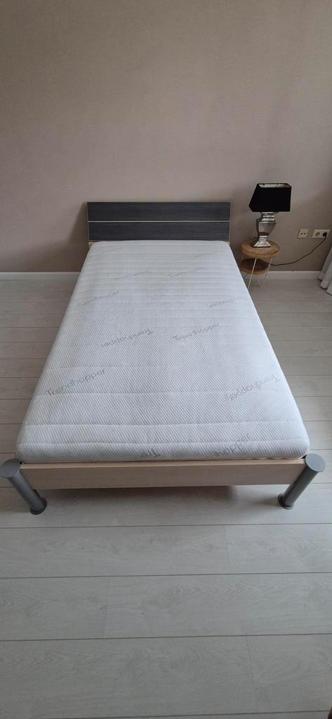 Tienerkamer; bed, lattenbodem en matras, bureau, boekenkast, Huis en Inrichting, Complete inboedels, Ophalen