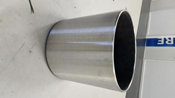 bloempot groot met sier RVS beschikbaar voor biedingen