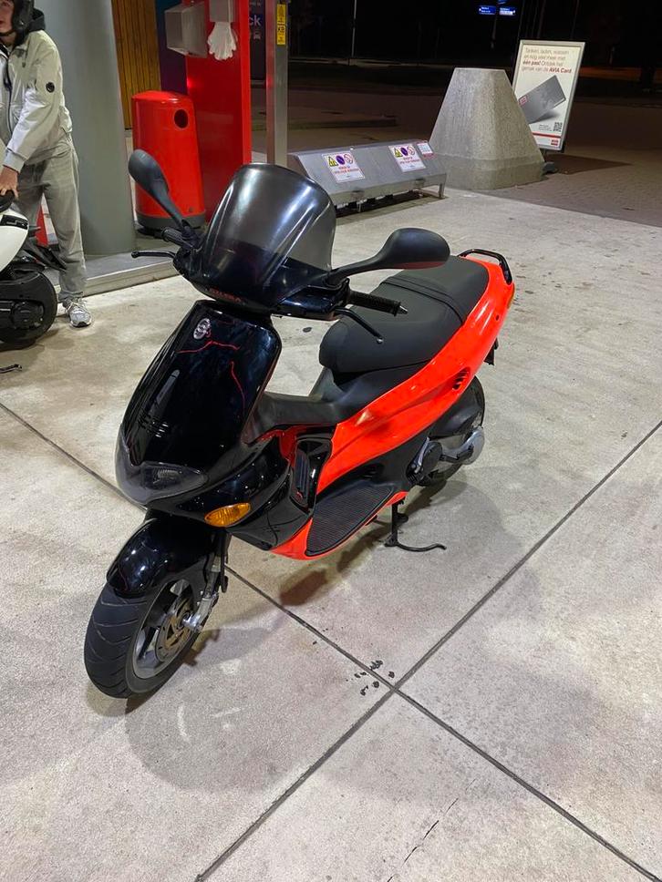 Gilera runner 50cc, Fietsen en Brommers, Scooters | Piaggio, Zo goed als nieuw, Overige modellen, Benzine, Ophalen
