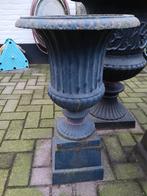 Gietijzeren tuinvaas op sokkel, Ophalen, Gebruikt