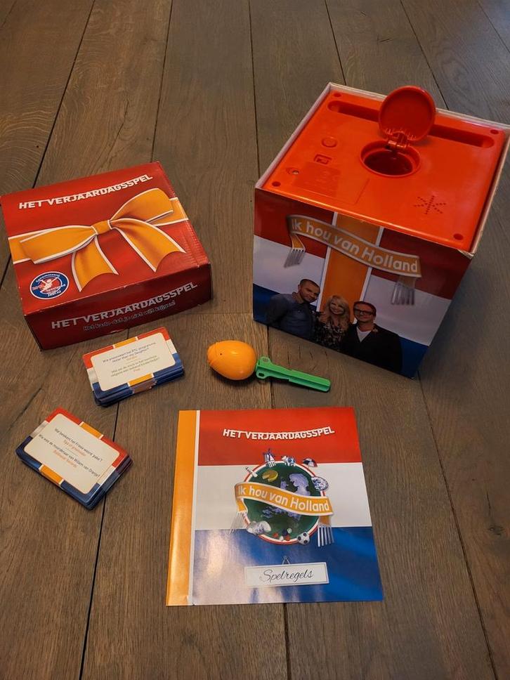 Ik Hou van Holland Verjaardagsspel - De Bom, Hobby en Vrije tijd, Gezelschapsspellen | Bordspellen, Zo goed als nieuw, Drie of vier spelers