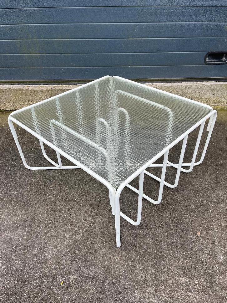 Jaren 80 90 post modern wit metalen buisframe en draadglas, Huis en Inrichting, Tafels | Salontafels, Gebruikt, Minder dan 50 cm