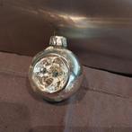 B1031 oude kerstbal zilver deukbal 5,5 cm, Diversen, Kerst, Ophalen of Verzenden, Gebruikt