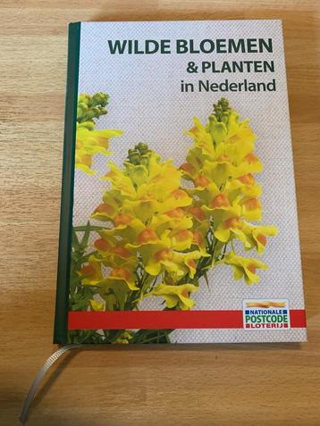 Boek "Wilde bloemen en planten" + Veldgids beschikbaar voor biedingen