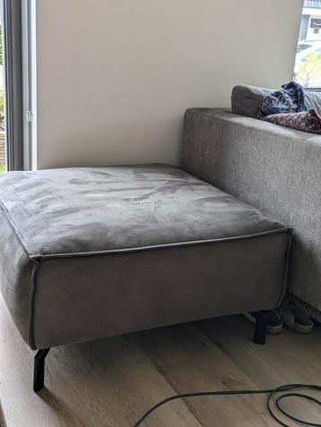 Vierkante Suede Hocker / Poef beschikbaar voor biedingen