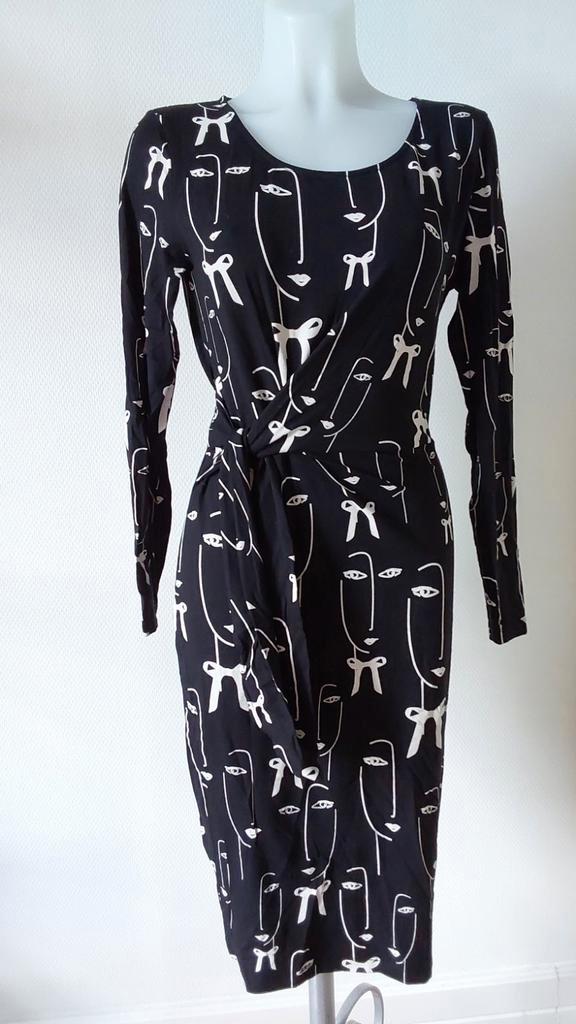 Juffrouw Jansen Jurk Maat 38, Kleding | Dames, Jurken, Zo goed als nieuw, Maat 38/40 (M), Zwart, Knielengte, Ophalen of Verzenden
