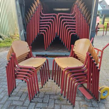+/- 400 schoolstoelen partij stoelen in 1 koop! WEG IS PECH! beschikbaar voor biedingen