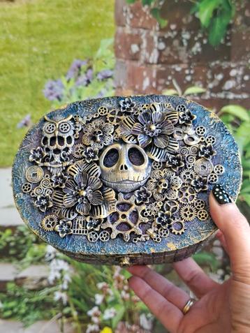 Steampunk fantasy opbergkistje beschikbaar voor biedingen