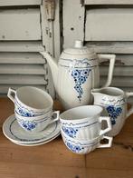 Oude koffiepot, kopjes en melkkannetje van Boch., Antiek en Kunst, Antiek | Servies los, Ophalen of Verzenden