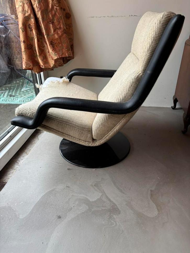 Artifort draai fauteuil  F140 Geoffrey Harcourt, Huis en Inrichting, Fauteuils, Zo goed als nieuw, Leer, Metaal, Stof, 50 tot 75 cm