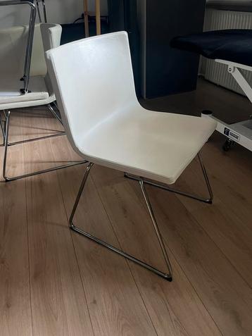 4 eetkamerstoelen (Ikea Bernard) beschikbaar voor biedingen
