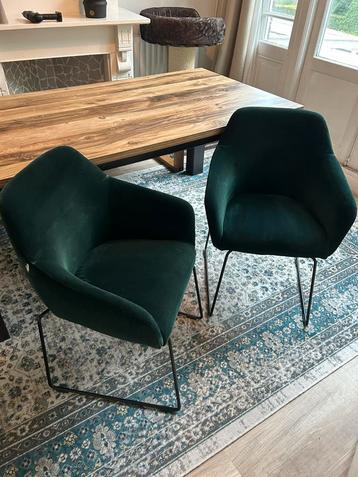 Twee mooie eetkamer stoelen beschikbaar voor biedingen