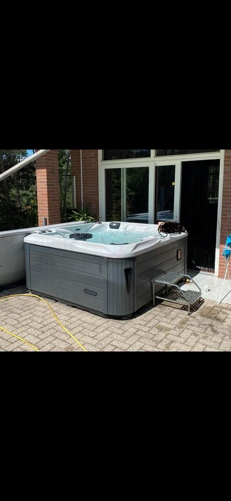 Jacuzzi te koop!, Tuin en Terras, Bubbelbaden en Hottubs, Zo goed als nieuw, Vast, Filter, Trap, Ophalen