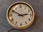Vintage klok van Doorn metalen wandklok metaal schoolklok, Ophalen of Verzenden, Gebruikt, Wandklok
