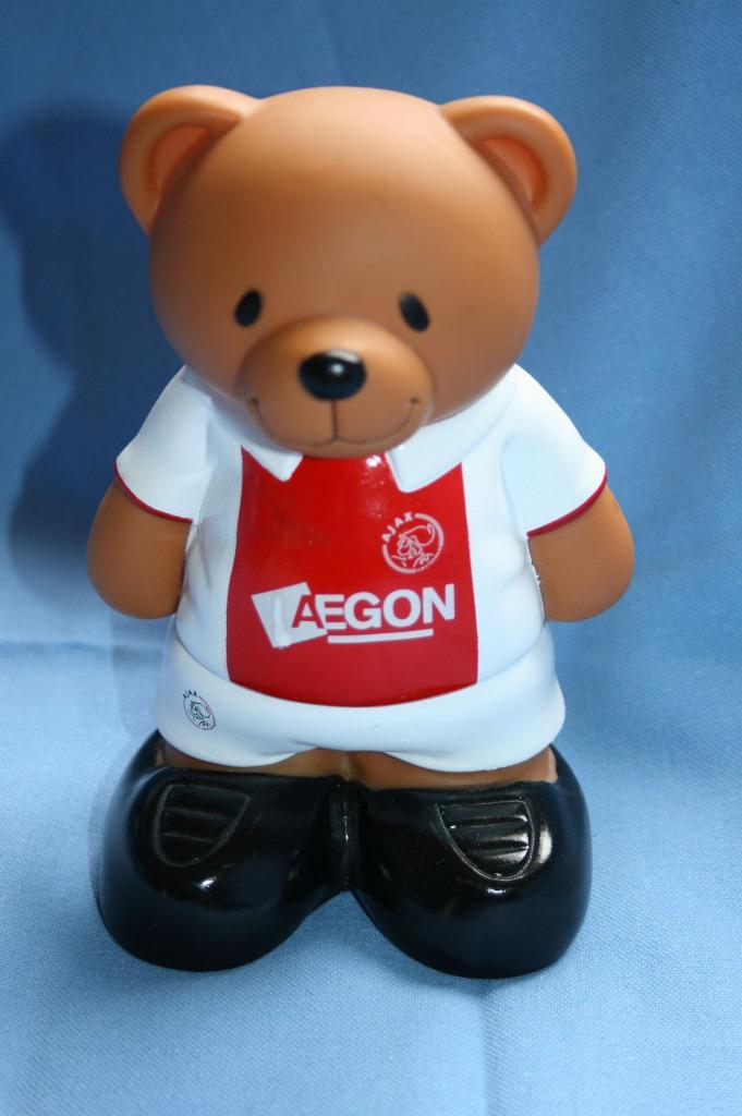 ZGAN spaarpot beer met Ajax tenue met Aegon logo, Verzamelen, Spaarpotten, Zo goed als nieuw, Overige thema's, Kunststof, Ophalen of Verzenden