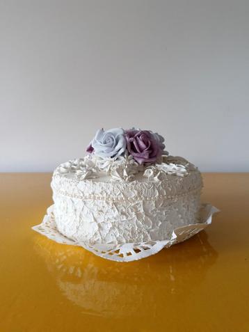 Decoratie Taartje met Rozen beschikbaar voor biedingen