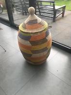 Kleurrijke ronde rieten mand met deksel, Huis en Inrichting, Ophalen, Mand, Rond, Zo goed als nieuw