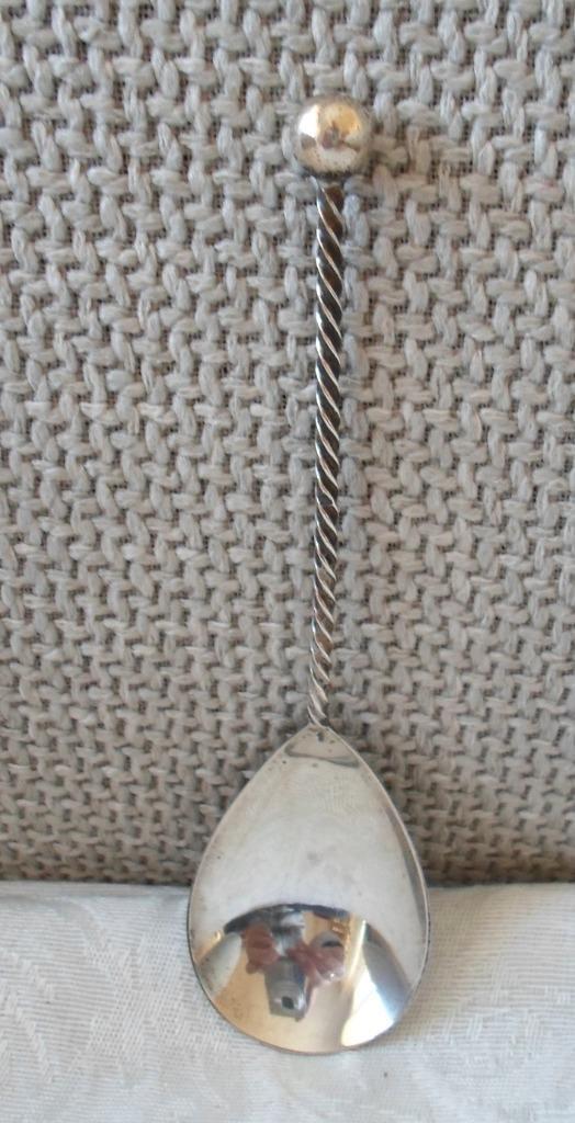 Suikerlepel met gedraaide steel. Stijlappel. Zilver, Antiek en Kunst, Antiek | Bestek, Ophalen of Verzenden
