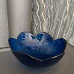 Blauwe glazen schaal - bloemvorm, Schaal, Ophalen of Verzenden, Overige vormen, Glas