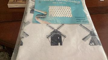 Mooi tafelzeil met molens afm: 200x140 beschikbaar voor biedingen